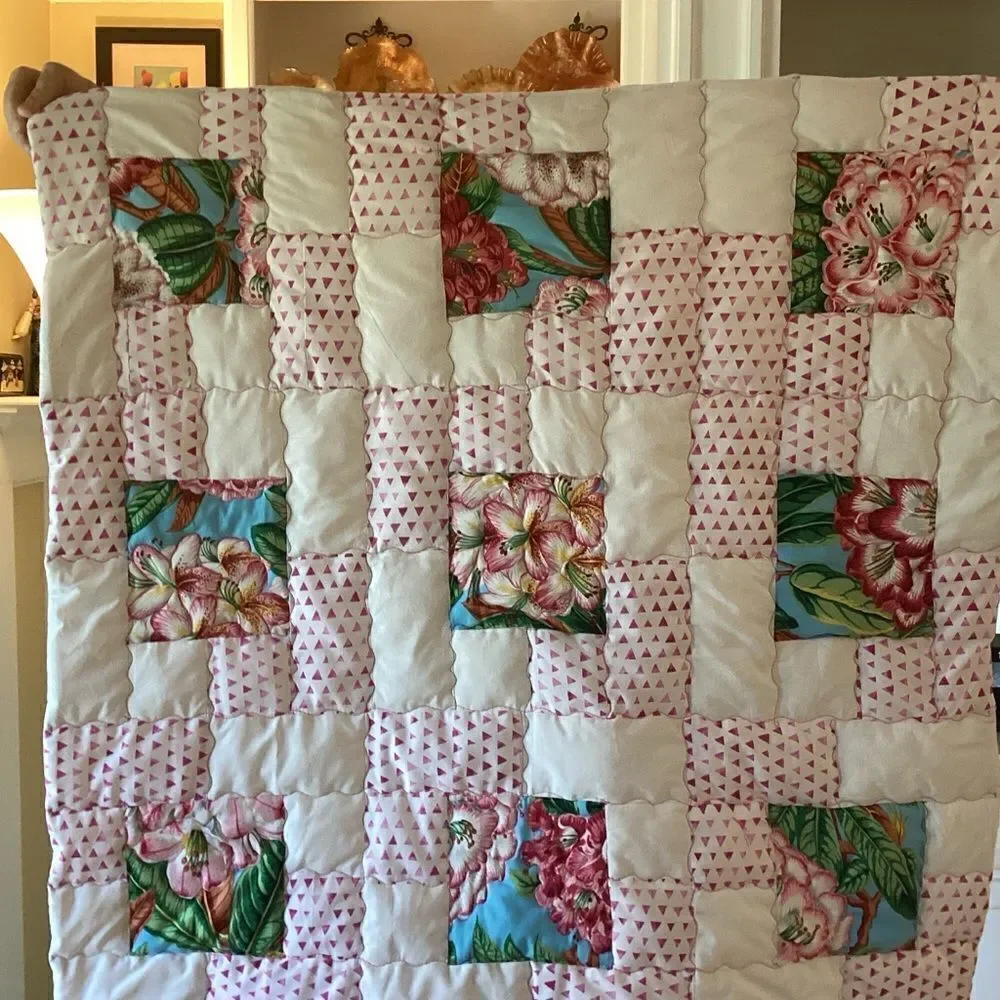 NWT. Hand Craffted Beautiful Floral Print Quilt